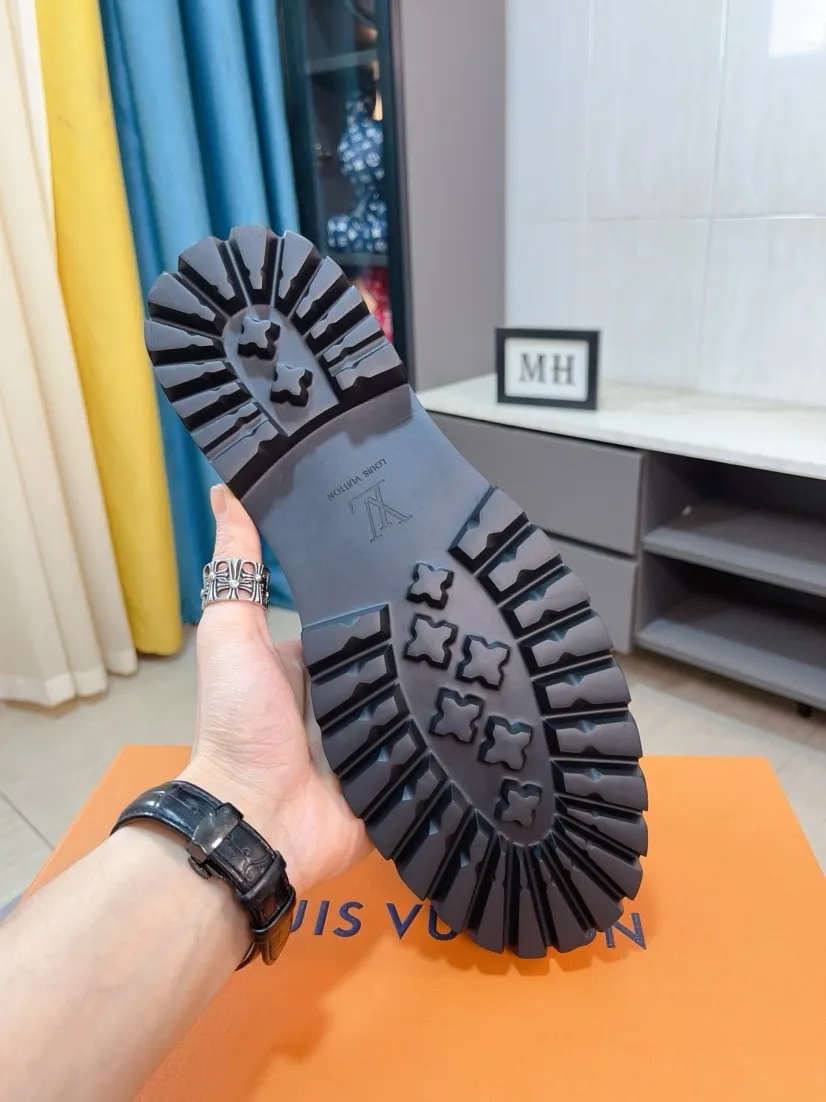Men's shoes💰 660🌹🌹High version [LV] Louis Vuitton's popular casual leather shoes🎖Fashionable and elegant🎖🎖Material: Original imported open-edge beaded cowhide, washed cowhide leather lining, original open-molded rubber outsole, high-end and classy, ​​elegant quality, instantly transforming into a handsome man when you step on the foot❤❤Standard\nNumber of sizes: 39-44, 38, 45 customized